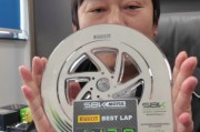 华体会体育官方入口-赛车起拍价40万！张雪捐赠嫣然“加码”：冠军奖杯、签名帽子一起送